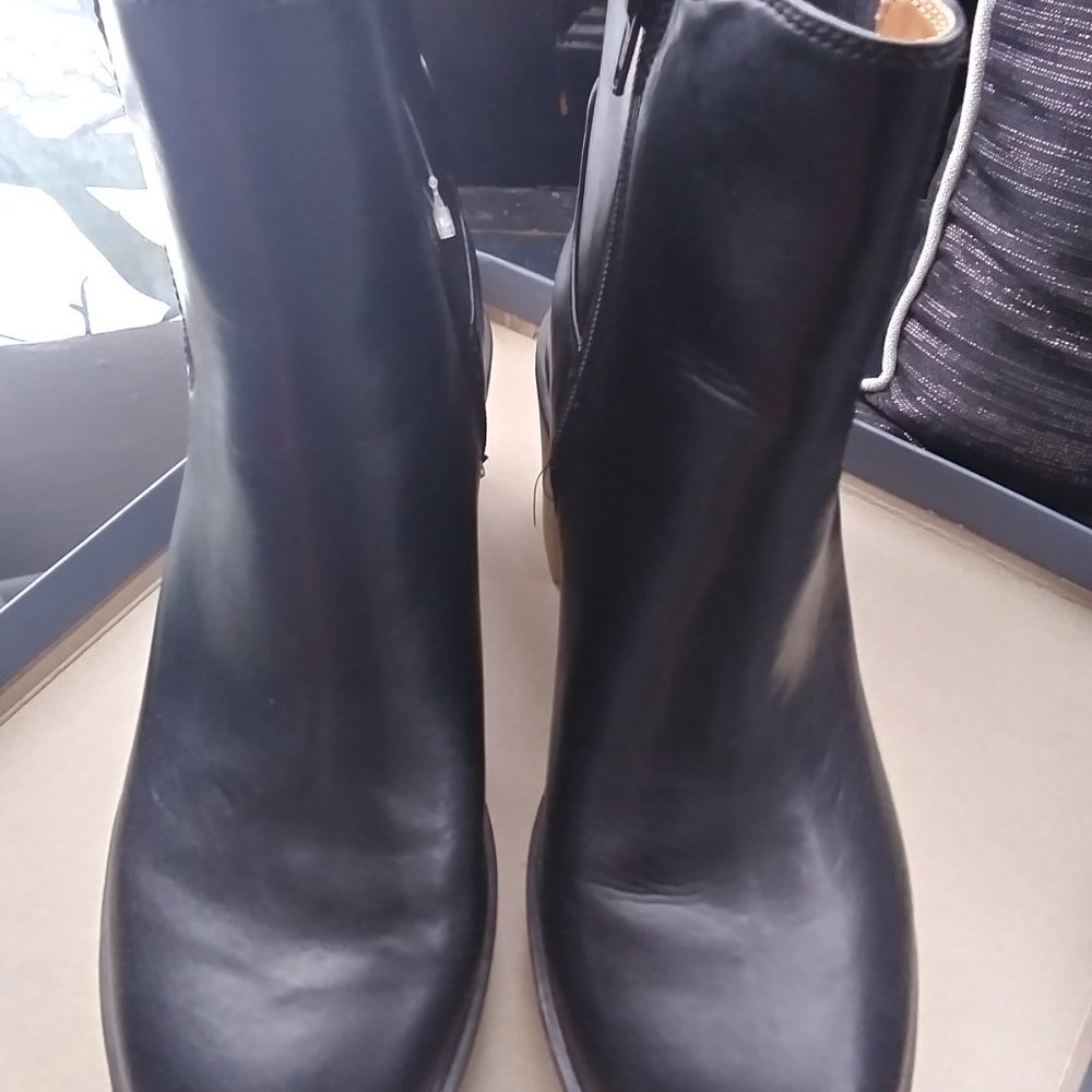 Universal Threads black boots - Picture 3 of 5